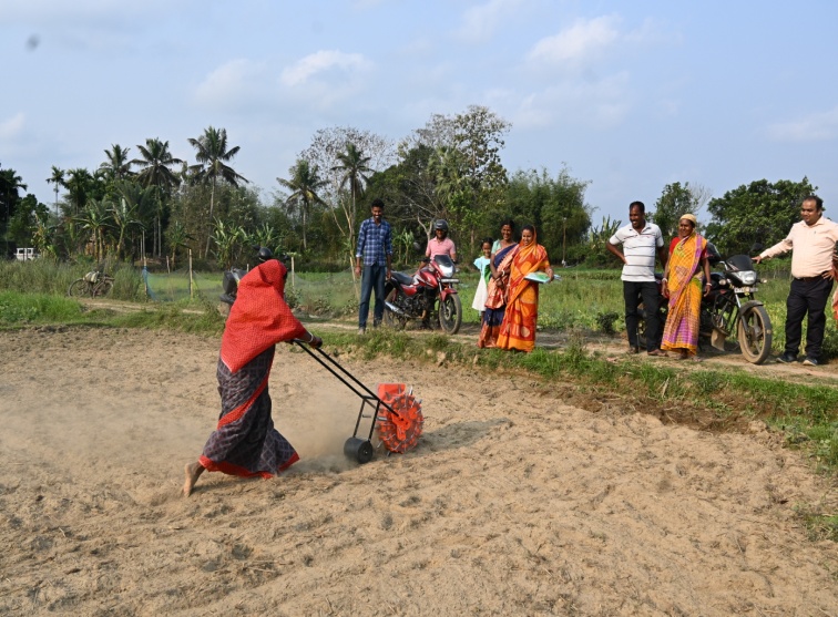 Method demonstration on seed drill
